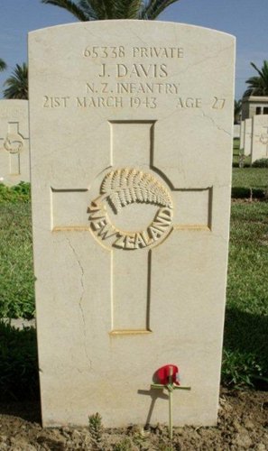 Jack Davis' grave