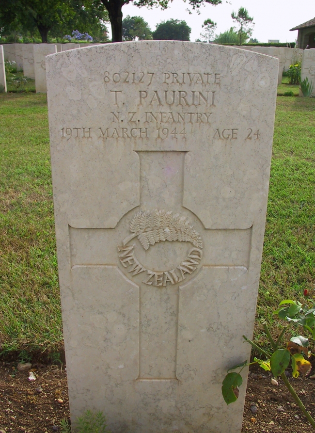 Grave of Pte T Paurini