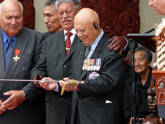 Rau Manahi and Arthur Midwood admire the Sword 2007