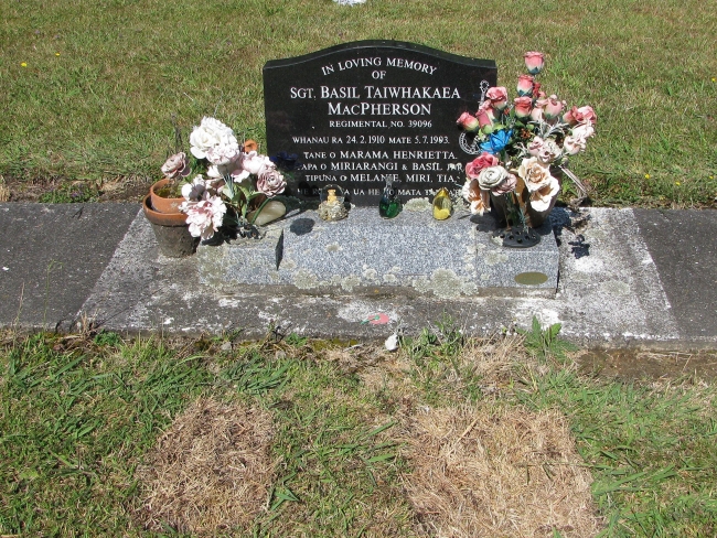 Sergeant Basil Taiwhakaea MACPHERSON 39096