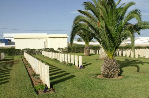 28 Māori Battalion graves at Sfax War Cemetery