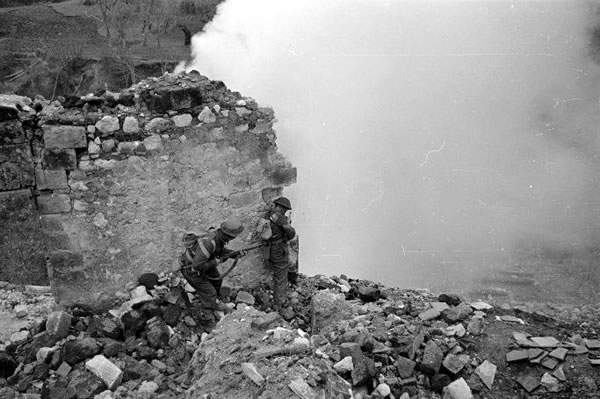 New Zealand soldiers in Cassino