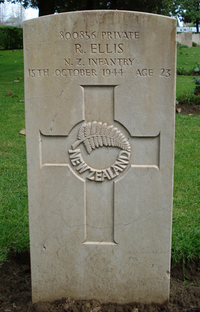 Richard Ellis' grave