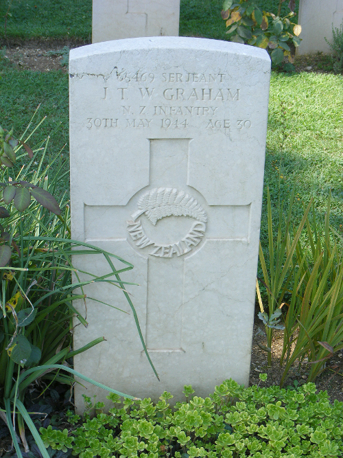 John Te Wharetoa Graham's grave
