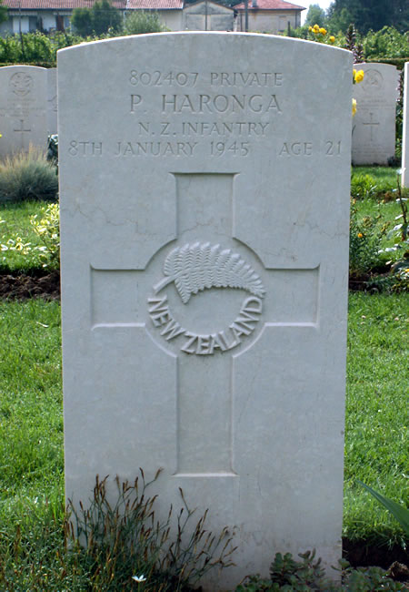 Pera Haronga's grave