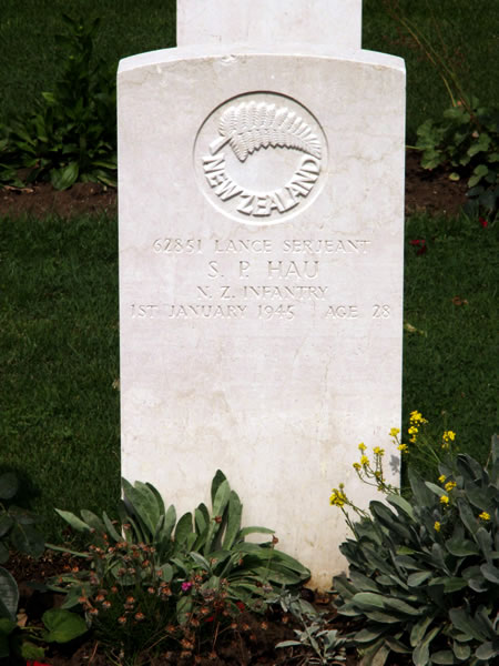 Sidney Papa Hau's grave