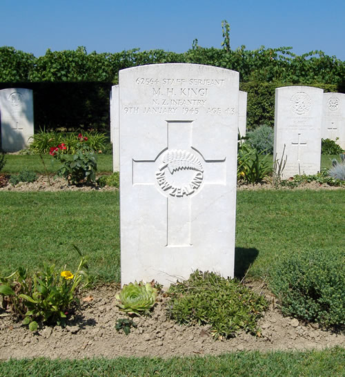 Mangu Herbert Kingi's grave