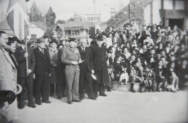 Monty speaking at Whakarewarewa..