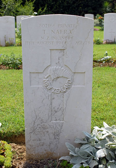Pateriki Te Toko Te Naera's grave