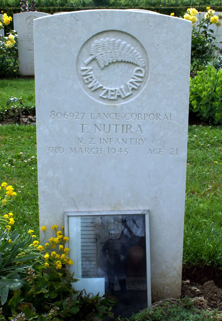 Tahu Nutira's grave