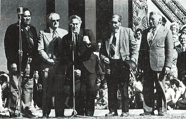 Whānau-ā-Apanui waiata group