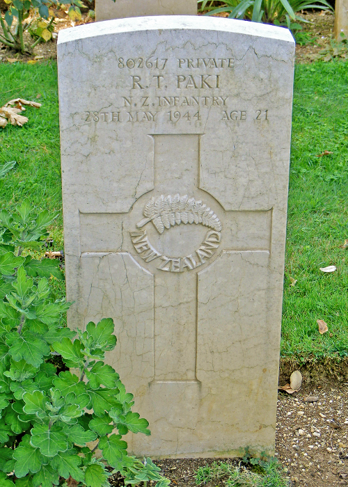 Robert Paki's grave