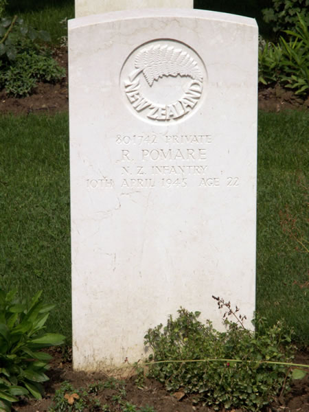 Robert Pomare's grave