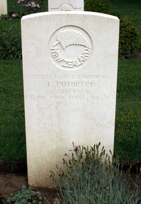 Teaomarama Puhirere's grave
