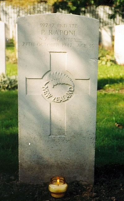 Grave of Pahau Raponi in Rakowicki, Poland