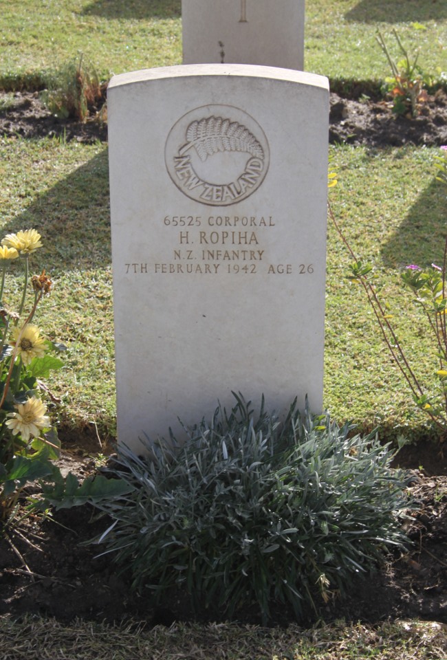 Himiona Ropiha's grave