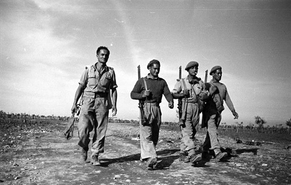 Māori Battalion men near Rimini, Italy