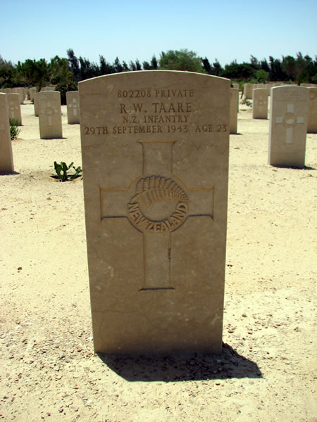Raurau Taare's grave