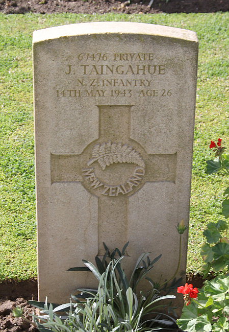 Jim Taingahue's grave