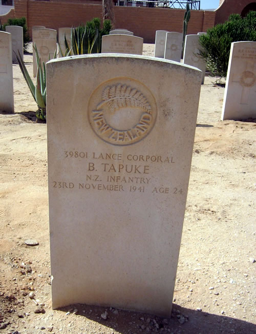 Brownlie Tapuke's grave