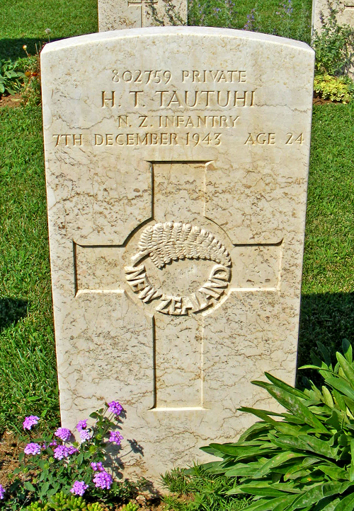 Hone Tautau Tautuhi's grave