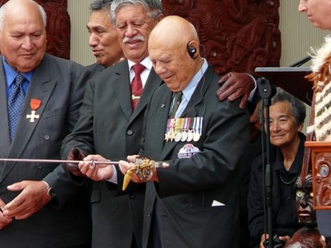 Rau Manahi and Arthur Midwood admire the Sword 2007