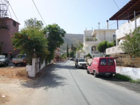 42nd Street, Canea, Kiriti