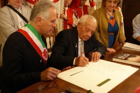 Aubrey Balzer signing the Shared Memories document in Florence, May 2011