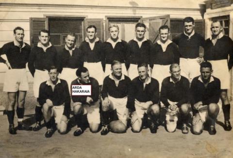 Arda Hakaraia with an army rugby team