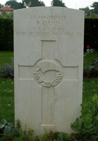 Percy Davis' grave
