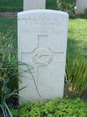 John Te Wharetoa Graham's grave