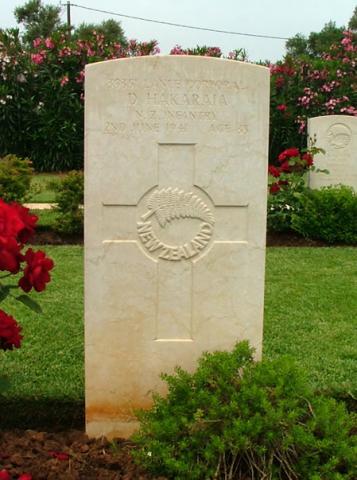 Dick Hakaraia's grave