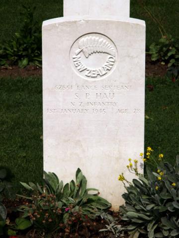 Sidney Papa Hau's grave