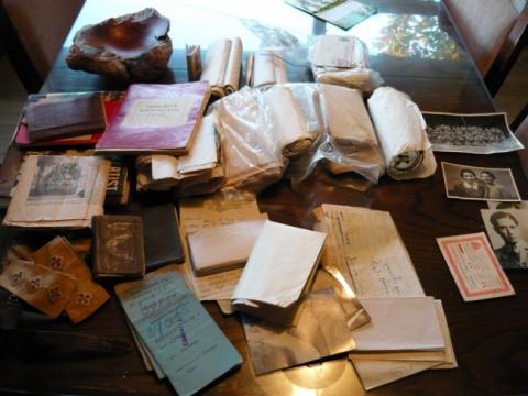 Hayward couple's wartime articles.. 