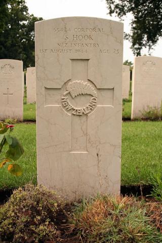 Stewart Hook's grave at Bolsena War Cemetery, Italy