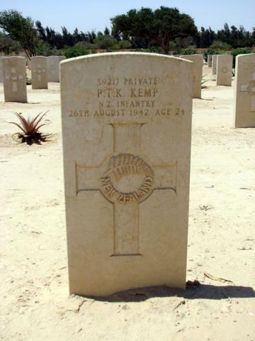 Pera Te Kaura Kemp's grave
