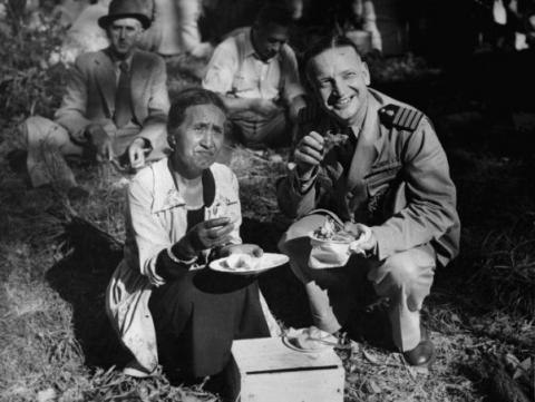 American Soldier and Tainui Kuia sharing a meal