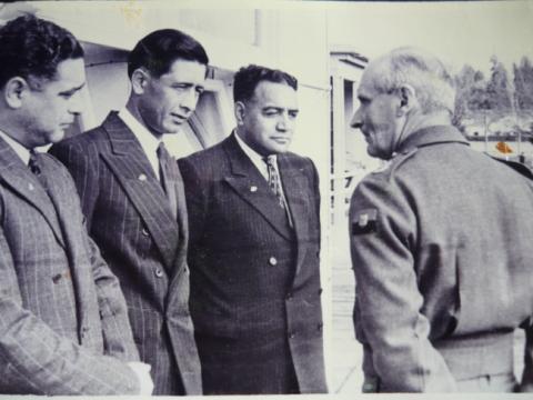 Viscount Monty of El Alamien chatting to  B coy. trio.