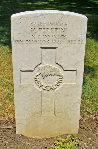 Hekenui Peretini's grave
