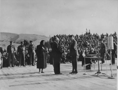 Presentation of the VC to Hamuera Ngarimu