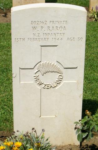William Pat Raroa's grave