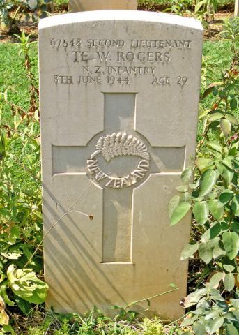 Te Whareriri Rogers' grave
