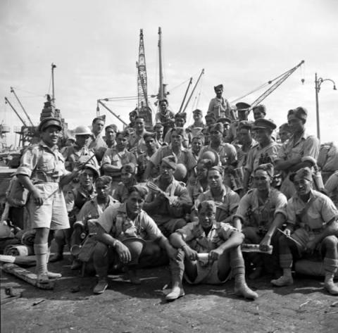 Padre Hūata leads singing at Alexandria