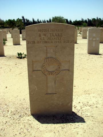 Raurau Taare's grave