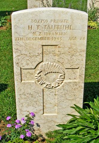 Hone Tautau Tautuhi's grave