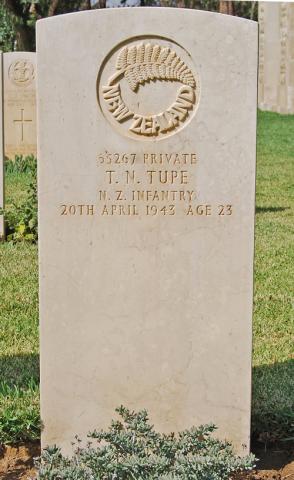 Te Naawe Tupe's grave