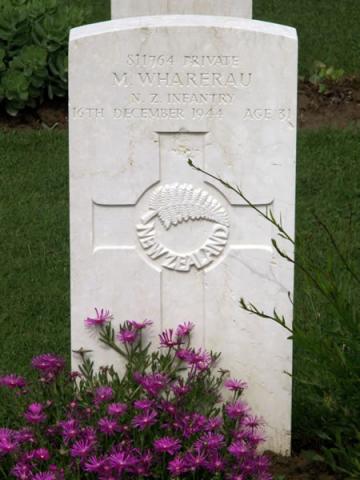 Moa Wharerau's grave